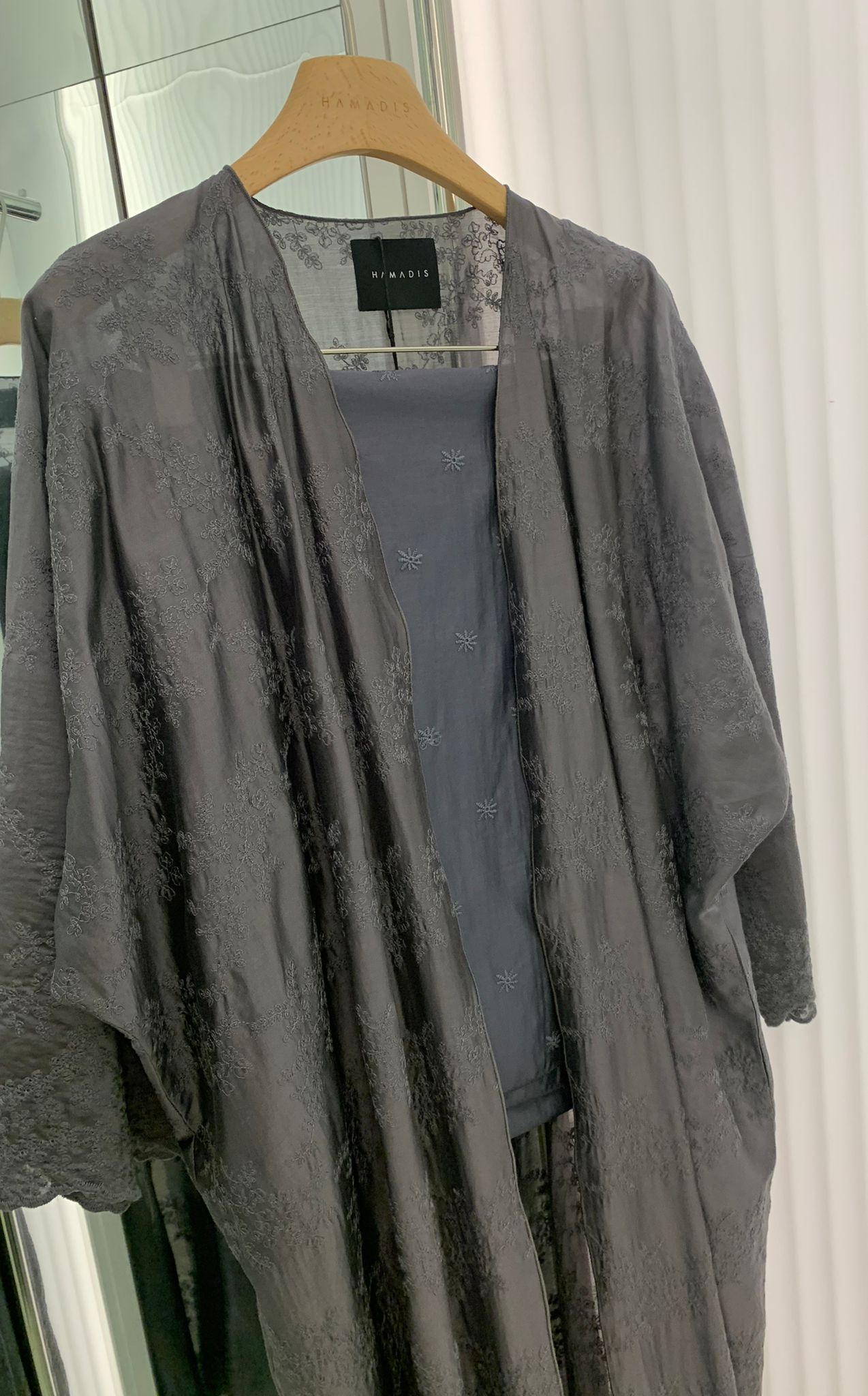 HA24-S00014 HAMADIS  ASH GREY FLOWER  NEW