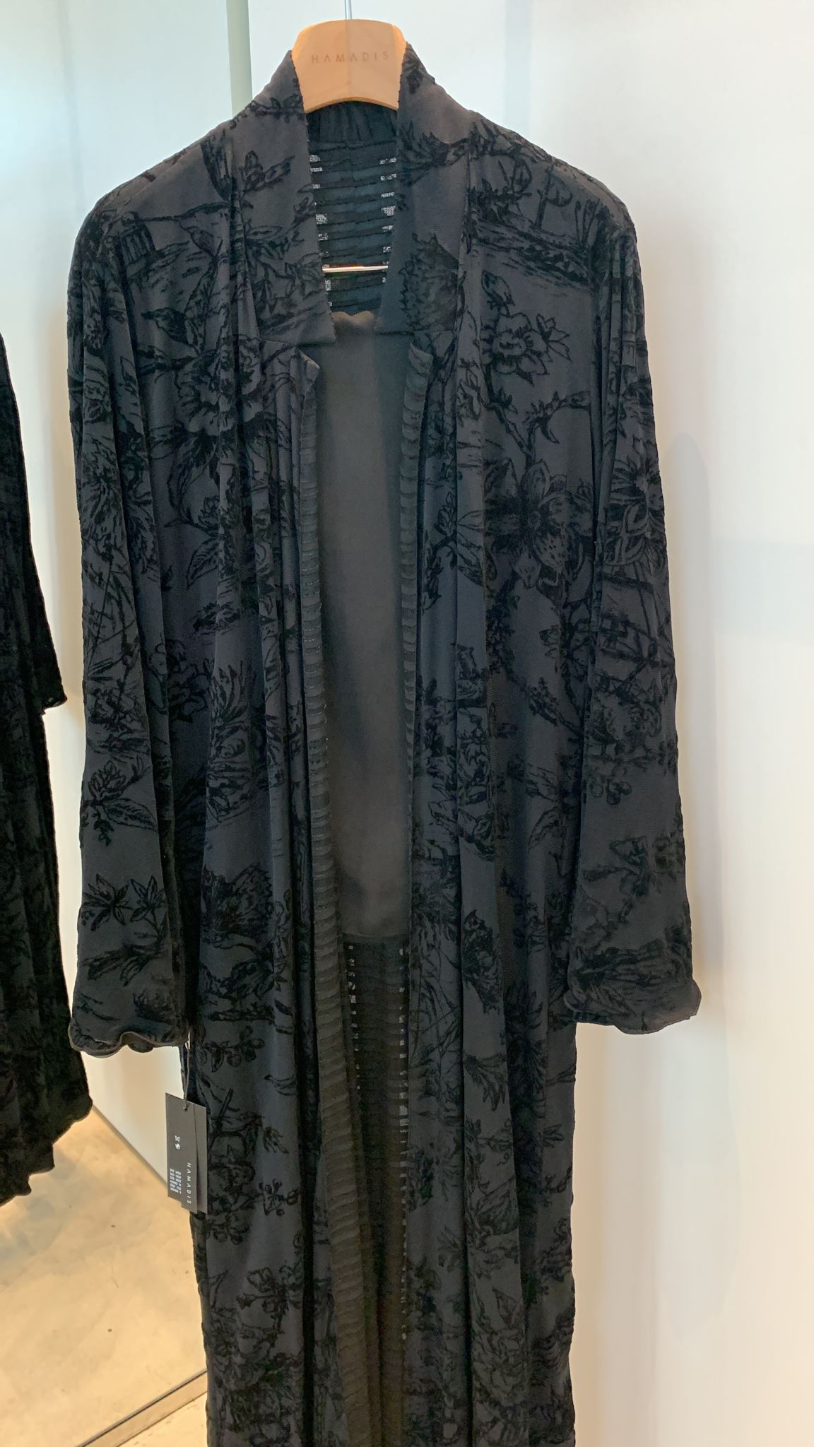 HA25-000W11 FLOWER PRINTED W/ BLACK ZEBRA REVERSIBLE